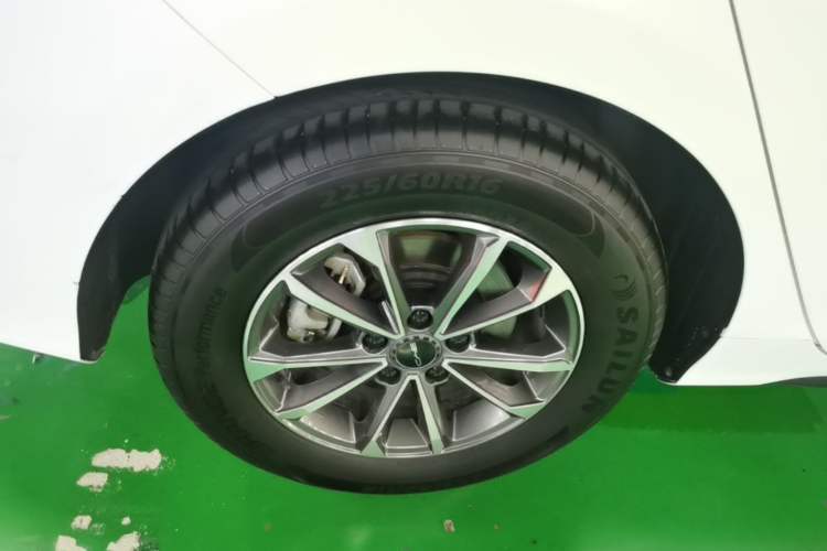 Used BYD Destroyer 05 2024 HONOR Edition DM-i 55KM Luxury Model Right Rear Wheel Hub