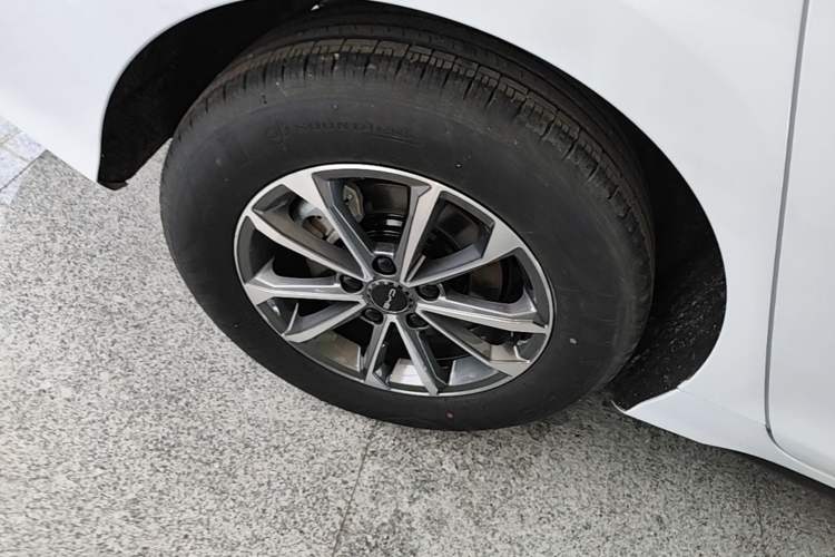Used BYD Destroyer 05 2024 HONOR Edition DM-i 55KM Luxury Model Right Rear Wheel Hub
