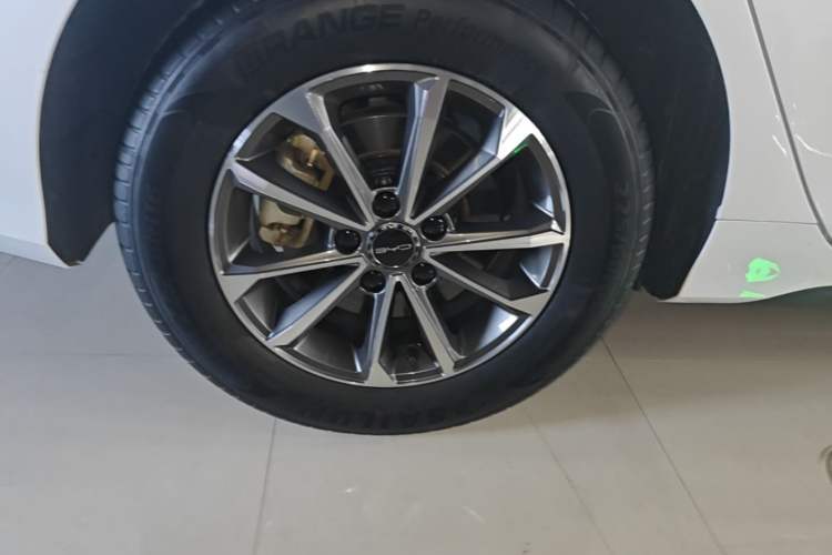 Used BYD Destroyer 05 2024 HONOR Edition DM-i 55KM Luxury Model Right Rear Wheel Hub