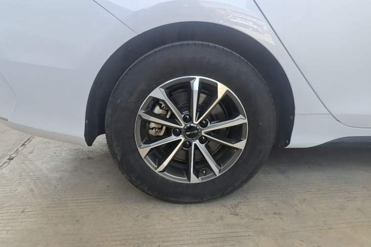 Used BYD Destroyer 05 2024 HONOR Edition DM-i 55KM Luxury Model Right Rear Wheel Hub