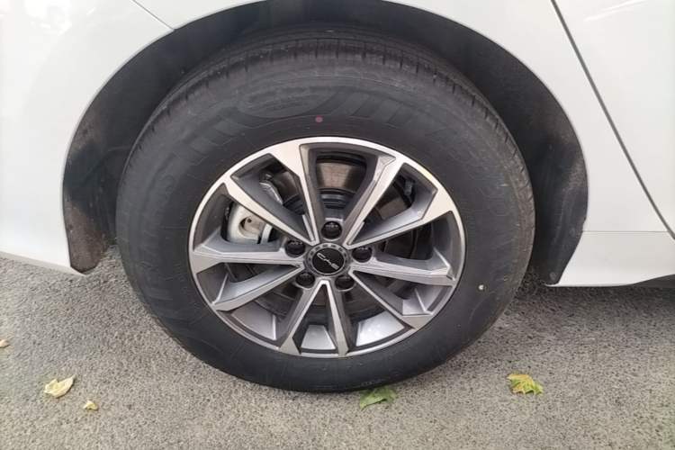 Used BYD Destroyer 05 2024 HONOR Edition DM-i 55KM Luxury Model Right Rear Wheel Hub