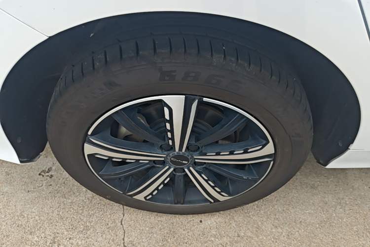 Used BYD Destroyer 05 2024 HONOR Edition DM-i 120KM Prestige Model Right Rear Wheel Hub