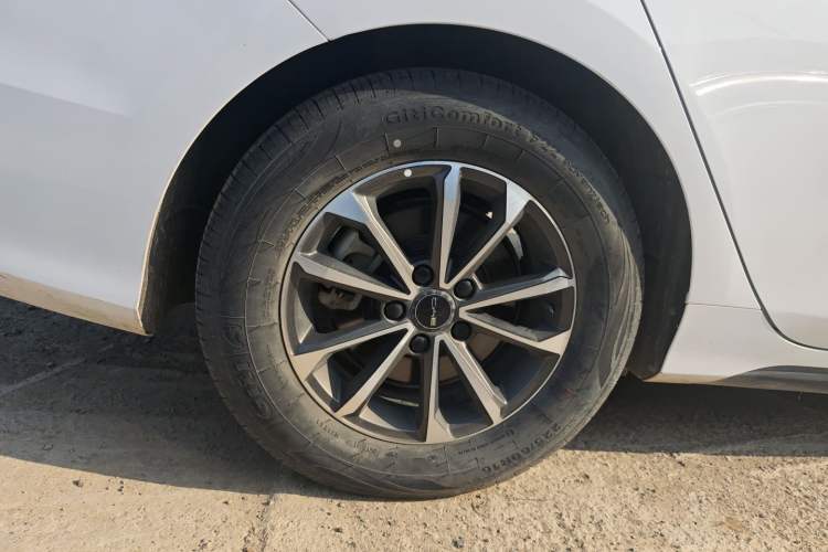 Used BYD Destroyer 05 2024 HONOR Edition DM-i 55KM Luxury Model Right Rear Wheel Hub