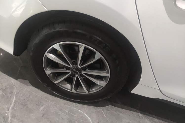 Used BYD Destroyer 05 2024 HONOR Edition DM-i 55KM Luxury Model Right Rear Wheel Hub