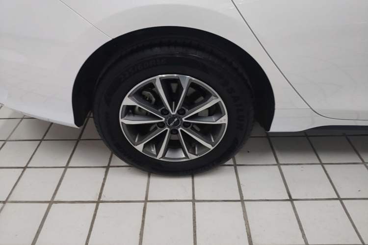 Used BYD Destroyer 05 2024 HONOR Edition DM-i 55KM Luxury Model Right Rear Wheel Hub