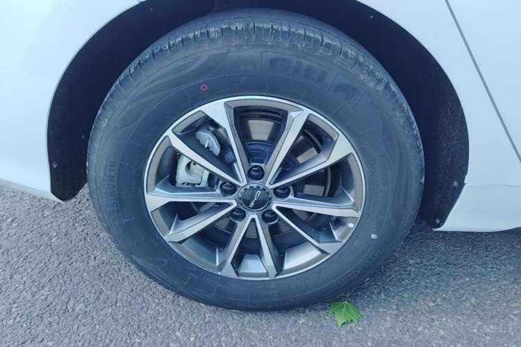 Used BYD Destroyer 05 2024 HONOR Edition DM-i 55KM Luxury Model Right Rear Wheel Hub