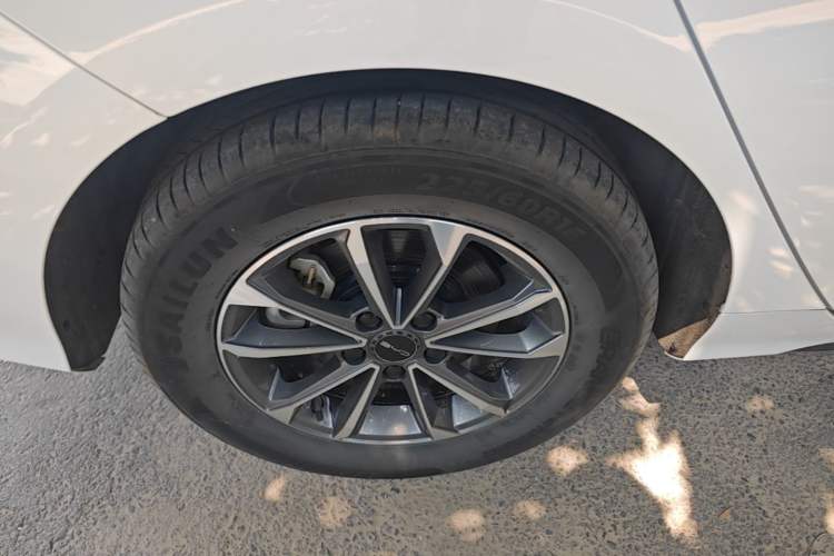 Used BYD Destroyer 05 2024 HONOR Edition DM-i 55KM Luxury Model Right Rear Wheel Hub