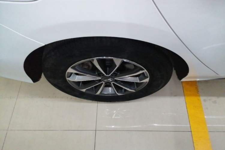 Used BYD Destroyer 05 2024 HONOR Edition DM-i 55KM Luxury Model Right Rear Wheel Hub