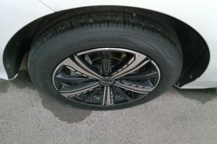 Used BYD Destroyer 05 2024 Honor Edition DM-i 120KM Luxury Model Right Rear Wheel Hub
