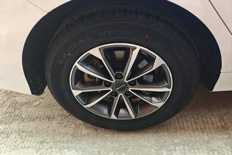 Used BYD Destroyer 05 2024 HONOR Edition DM-i 55KM Luxury Model Right Rear Wheel Hub
