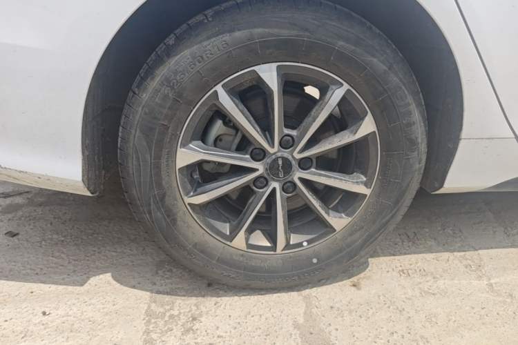 Used BYD Destroyer 05 2024 HONOR Edition DM-i 55KM Luxury Model Right Rear Wheel Hub