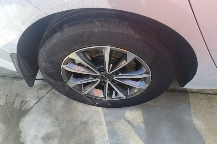 Used BYD Destroyer 05 2024 HONOR Edition DM-i 55KM Luxury Model Right Rear Wheel Hub