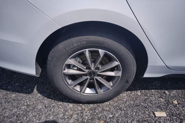 Used BYD Destroyer 05 2024 HONOR Edition DM-i 55KM Luxury Model Right Rear Wheel Hub