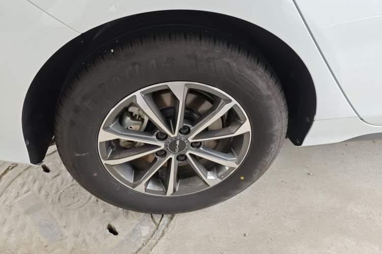 Used BYD Destroyer 05 2024 HONOR Edition DM-i 55KM Luxury Model Right Rear Wheel Hub
