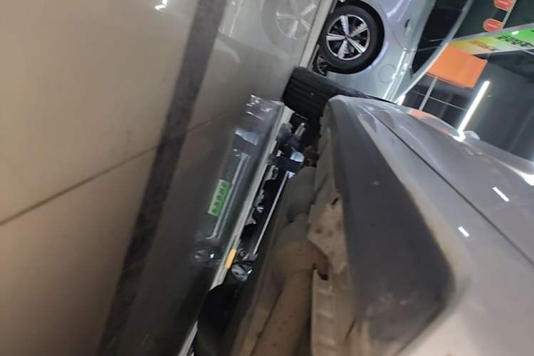 Used BYD Destroyer 05 2024 Honor Edition DM-i 120KM Luxury Model Right Side Sill
