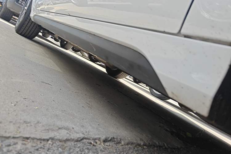 Used BYD Destroyer 05 2024 HONOR Edition DM-i 55KM Luxury Model Right Side Sill