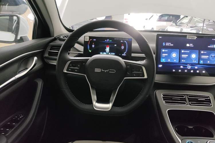 Used BYD Destroyer 05 2024 HONOR Edition DM-i 55KM Luxury Model Steering Wheel