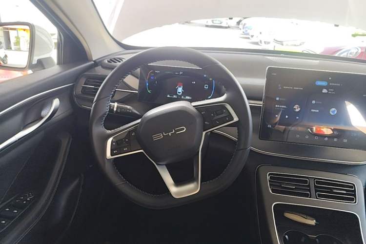 Used BYD Destroyer 05 2024 HONOR Edition DM-i 55KM Luxury Model Steering Wheel