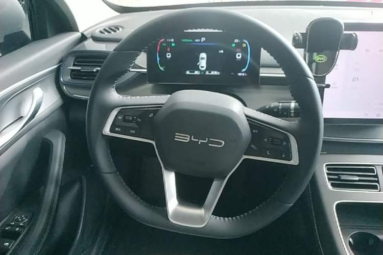 Used BYD Destroyer 05 2024 HONOR Edition DM-i 55KM Luxury Model Steering Wheel