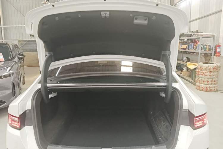 Used BYD Destroyer 05 2024 HONOR Edition DM-i 55KM Luxury Model Trunk