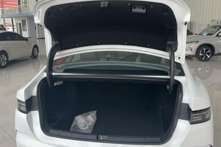 Used BYD Destroyer 05 2024 HONOR Edition DM-i 120KM Prestige Model Trunk
