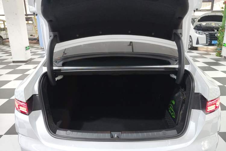 Used BYD Destroyer 05 2024 HONOR Edition DM-i 55KM Luxury Model Trunk