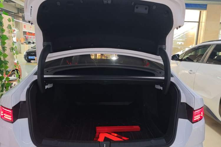 Used BYD Destroyer 05 2024 HONOR Edition DM-i 55KM Luxury Model Trunk