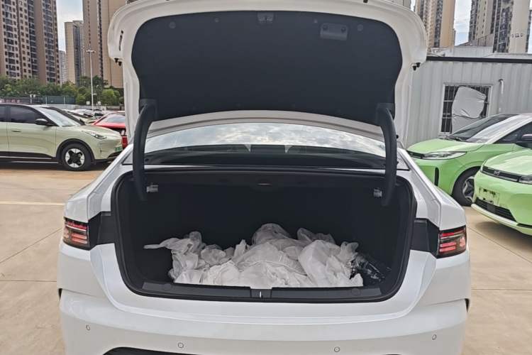 Used BYD Destroyer 05 2024 HONOR Edition DM-i 55KM Luxury Model Trunk