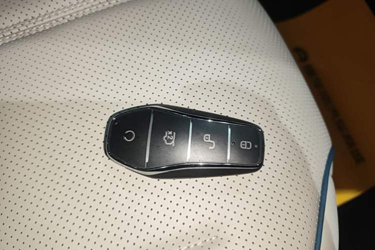 Used BYD Destroyer 05 2024 HONOR Edition DM-i 55KM Luxury Model Vehicle Key