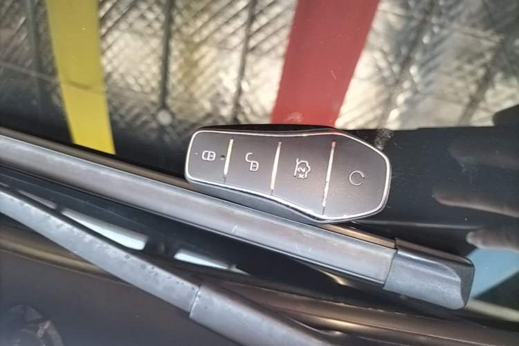 Used BYD Destroyer 05 2024 HONOR Edition DM-i 55KM Luxury Model Vehicle Key