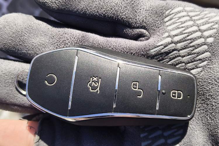 Used BYD Destroyer 05 2024 HONOR Edition DM-i 55KM Luxury Model Vehicle Key