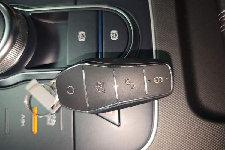 Used BYD Destroyer 05 2024 HONOR Edition DM-i 55KM Luxury Model Vehicle Key