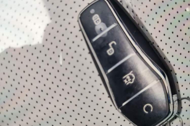 Used BYD Destroyer 05 2024 HONOR Edition DM-i 55KM Luxury Model Vehicle Key