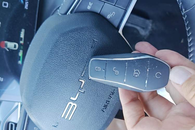Used BYD Destroyer 05 2024 HONOR Edition DM-i 55KM Luxury Model Vehicle Key