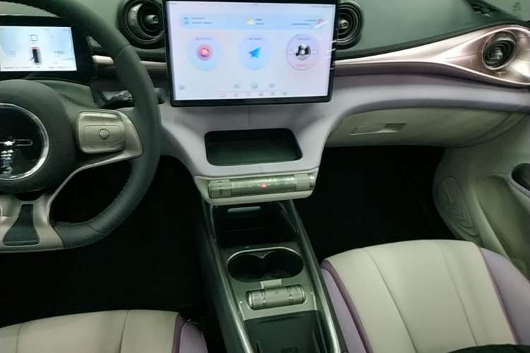 Used BYD Dolphin 2021 405 km Fashion Edition Audio And AC Panel