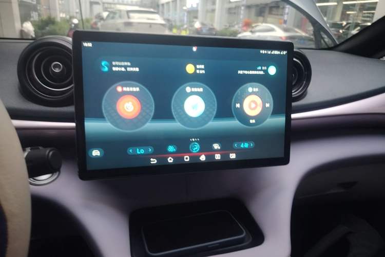 Used BYD Dolphin 2021 405 km Fashion Edition Audio And AC Panel
