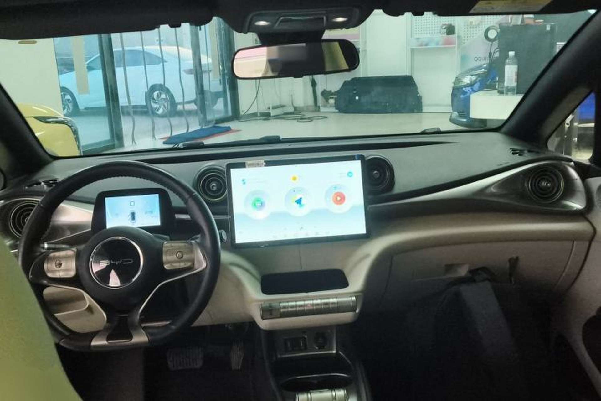 Used BYD Dolphin 2021 405 km Fashion Edition Center Console