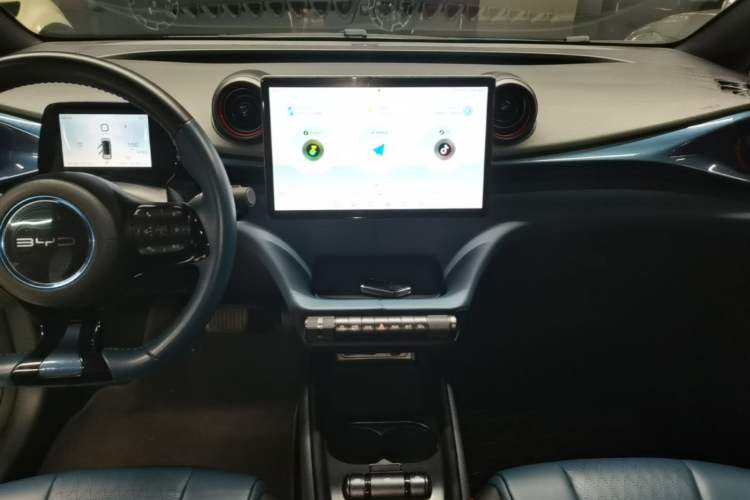 Used BYD Dolphin 2021 405 km Fashion Edition Audio And AC Panel