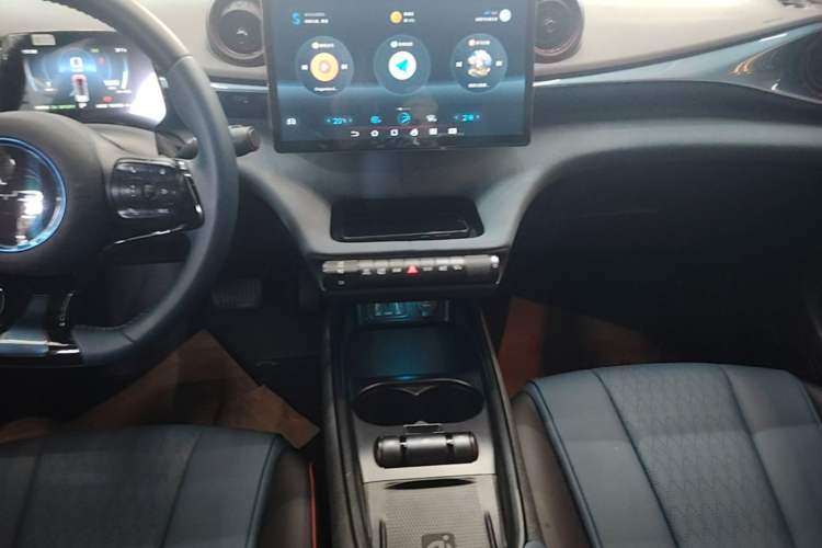 Used BYD Dolphin 2021 405 km Fashion Edition Audio And AC Panel