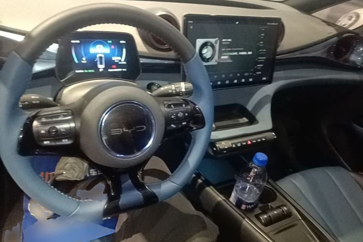 Used BYD Dolphin 2021 405 km Fashion Edition Center Console