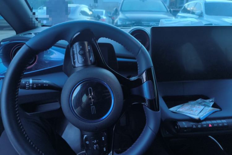 Used BYD Dolphin 2021 405 km Fashion Edition Center Console