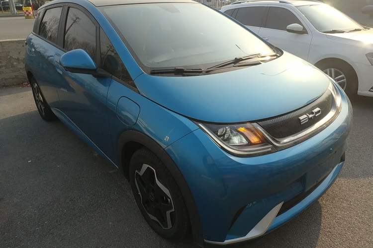 Used BYD Dolphin 2021 405 km Fashion Edition Front Right 45 Deg