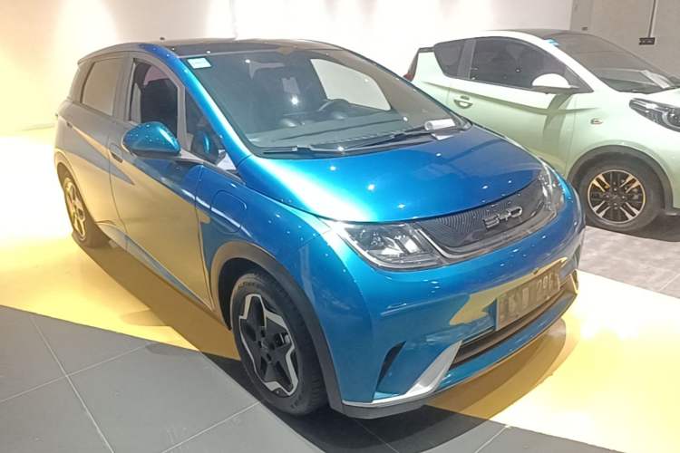Used BYD Dolphin 2021 405 km Fashion Edition Front Right 45 Deg