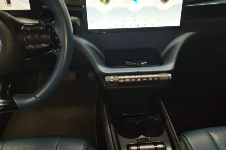 Used BYD Dolphin 2021 405 km Fashion Edition Gear Lever