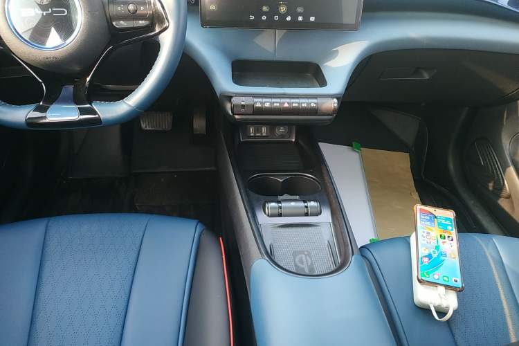 Used BYD Dolphin 2021 405 km Fashion Edition Gear Lever