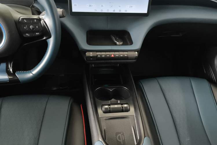Used BYD Dolphin 2021 405 km Fashion Edition Gear Lever