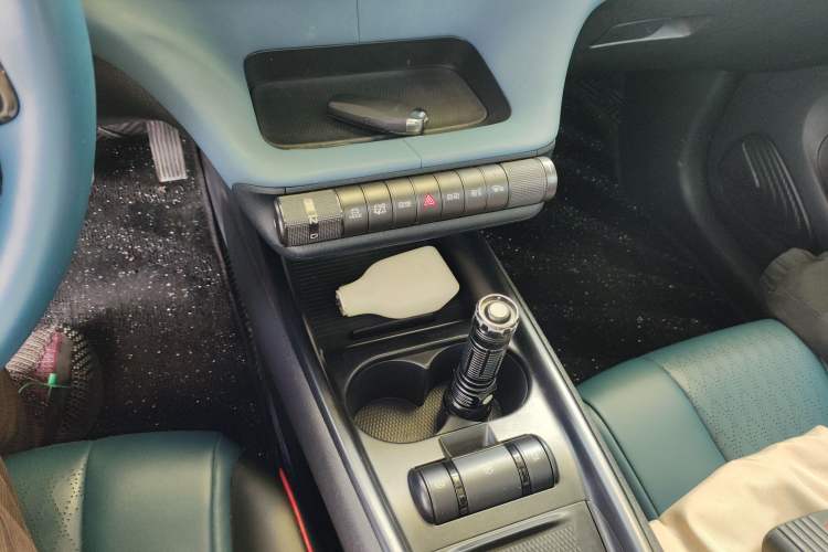 Used BYD Dolphin 2021 405 km Fashion Edition Gear Lever
