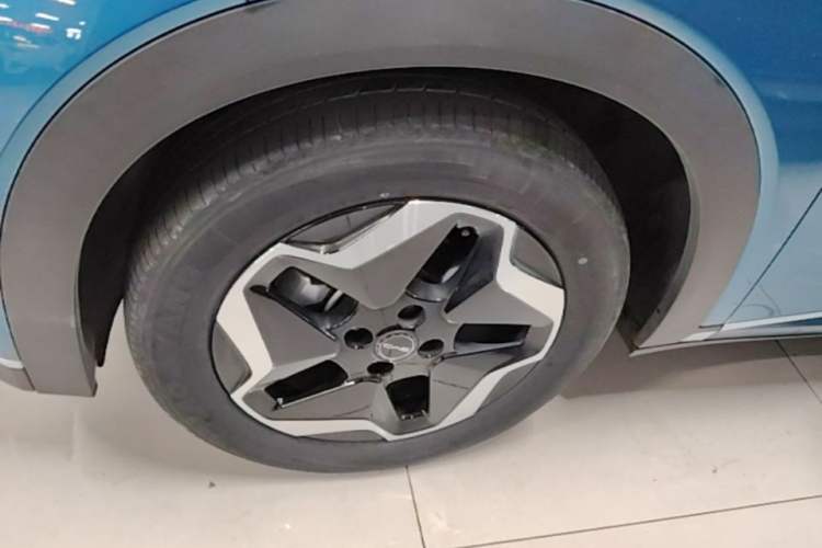 Used BYD Dolphin 2021 405 km Fashion Edition Left Front Wheel Hub