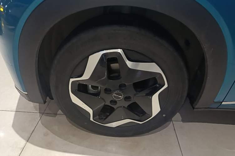 Used BYD Dolphin 2021 405 km Free Version Left Front Wheel Hub