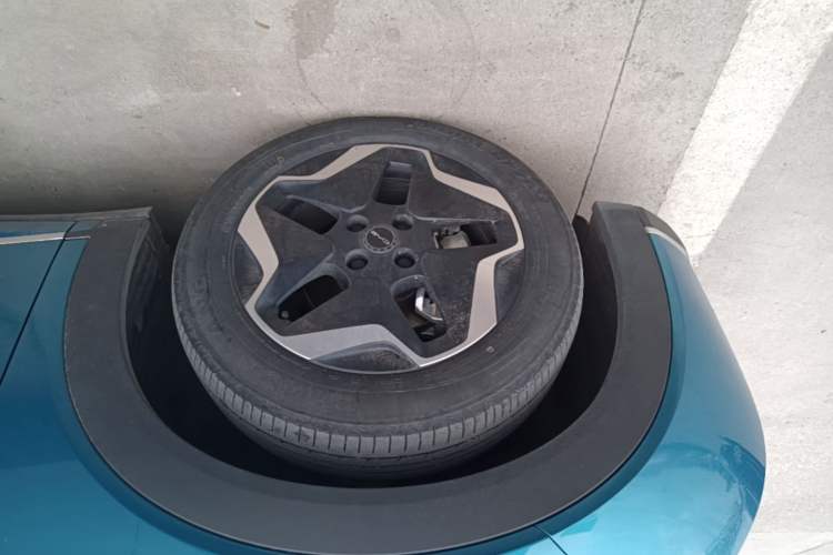 Used BYD Dolphin 2021 405 km Fashion Edition Left Front Wheel Hub